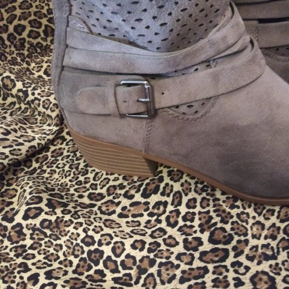 2138 Size 8 City Classified Ankle Boots - Picture 2 of 7